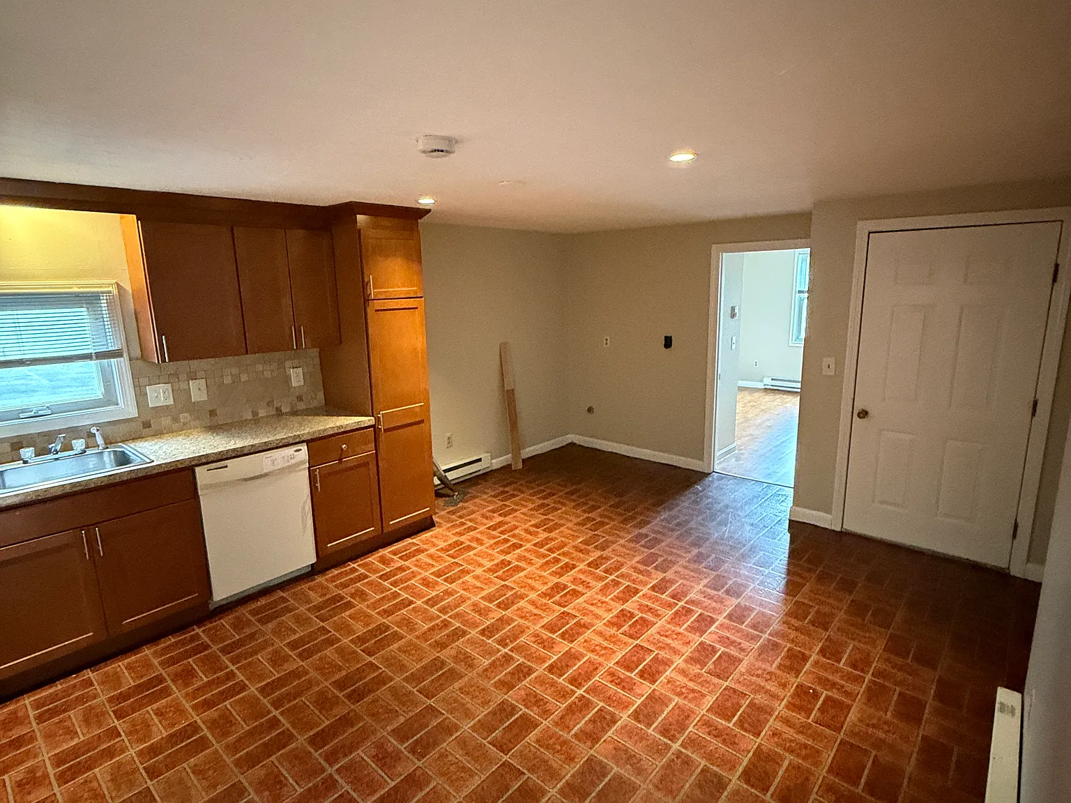 3 bed, $2,100 — Photo 3