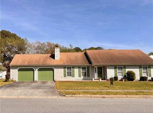 517 N Hills Dr, Chesapeake, VA 23320