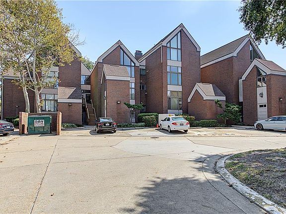 4th image of 696 Mowbray Arch #960