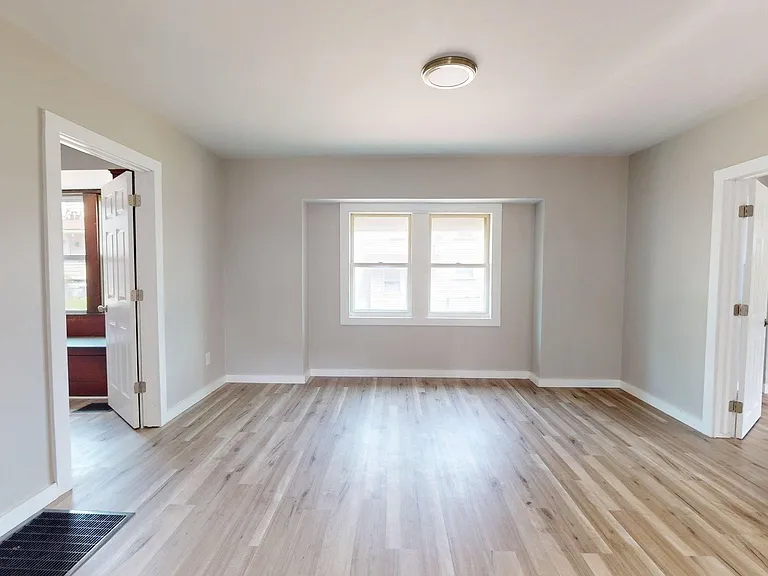 134 N Arlington St — Photo 8