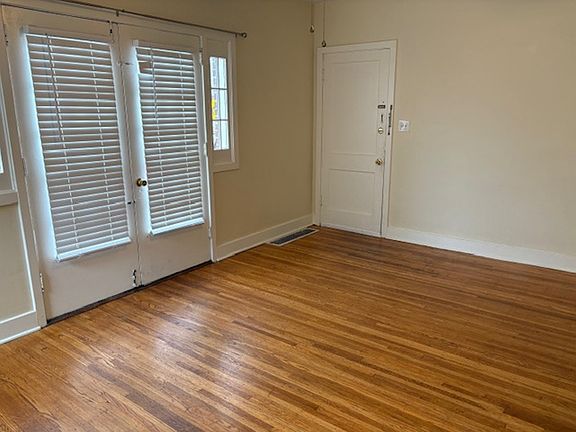 2nd image of 1712 Deerwood Ave APT 2