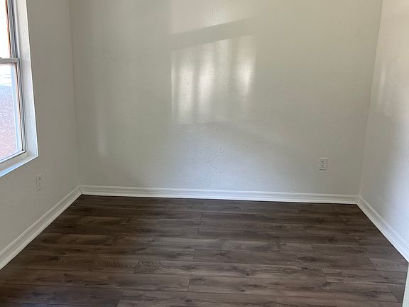 4th image of 818 E 5th St