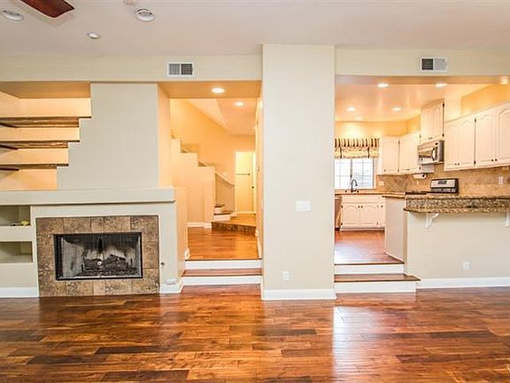 3rd image of 1015 Sunset Oak Cir