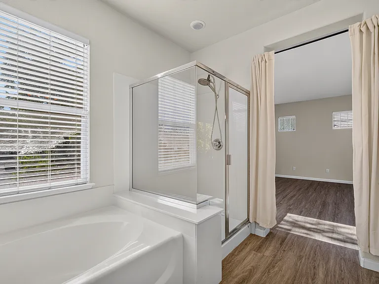 5858 Hazelwood Cmn — Photo 31