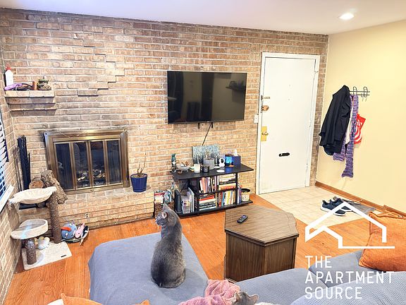 2nd image of 715 W Diversey Pkwy APT 2