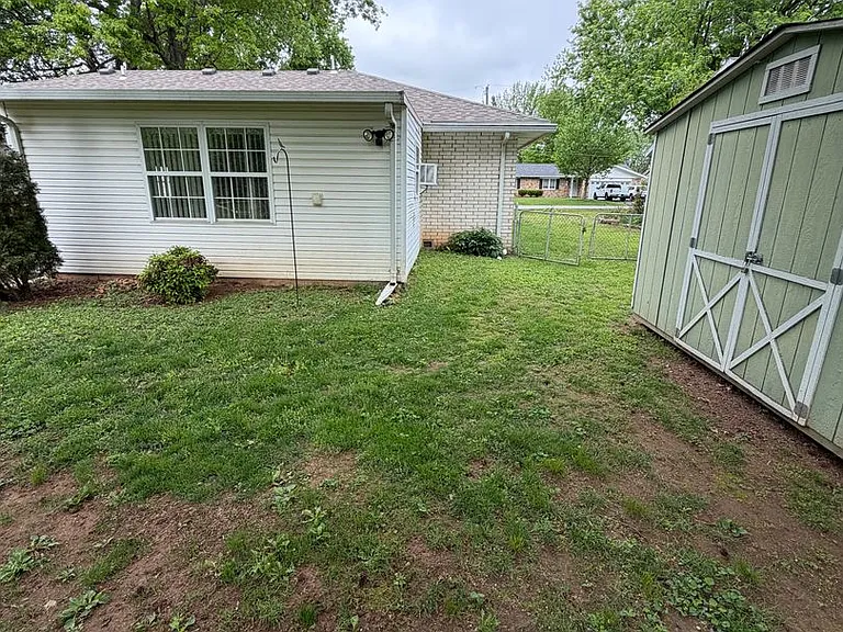 412 S Duke Ave — Photo 4
