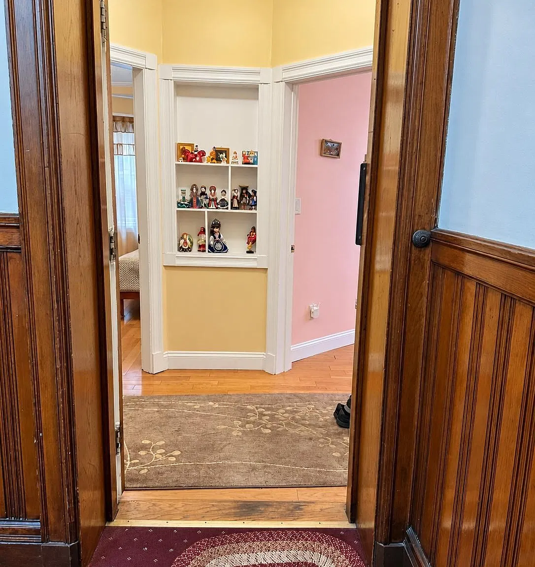 3 bed, 2.0 bath, 1296 sqft, $4,600 — Photo 3