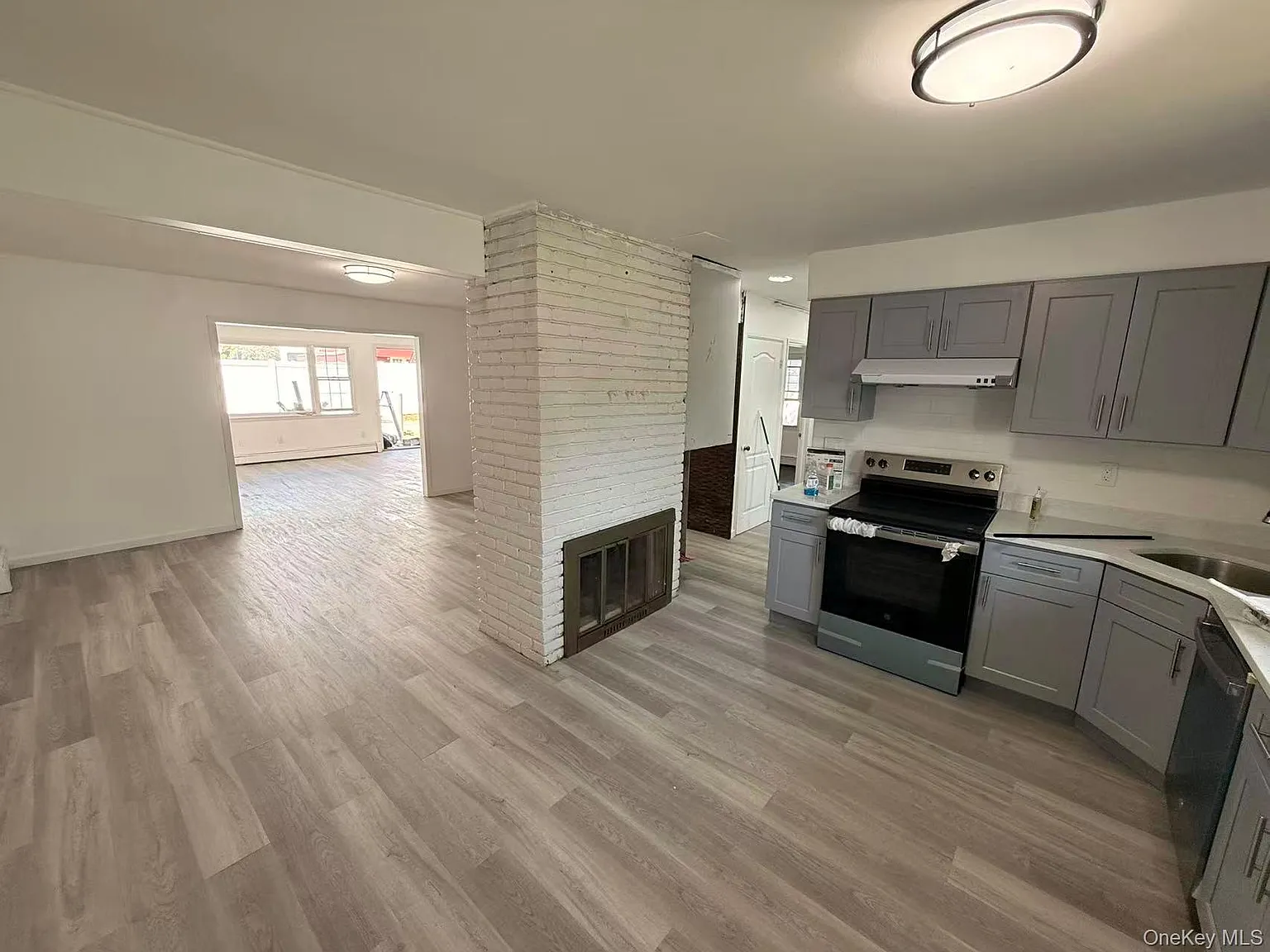 6 bed, 2.0 bath, 1850 sqft, $6,000 — Photo 3