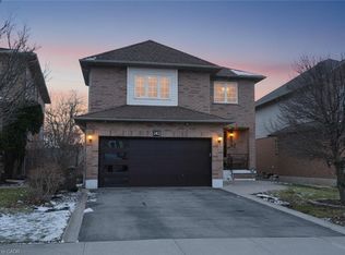 142 Hawkswood Trl, Hamilton, ON L9B 2R5