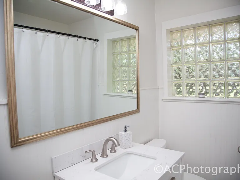 6051 Government St — Photo 10