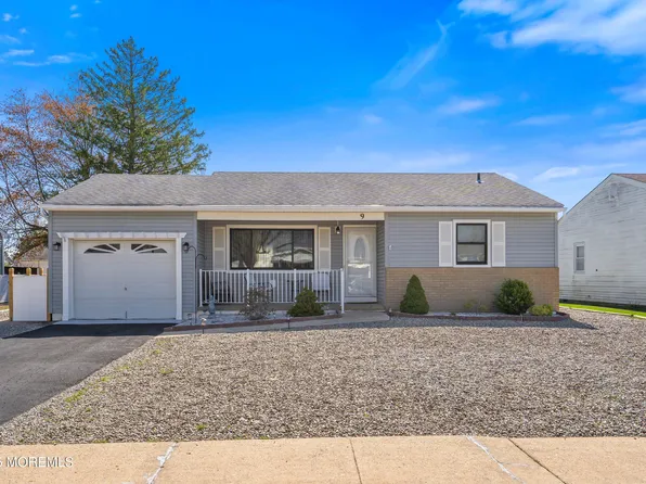 9 Gower Road, Toms River, NJ 08757