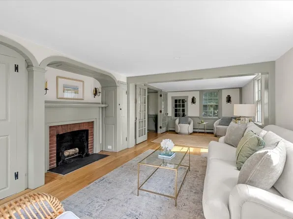424 Main St, Hingham, MA 02043