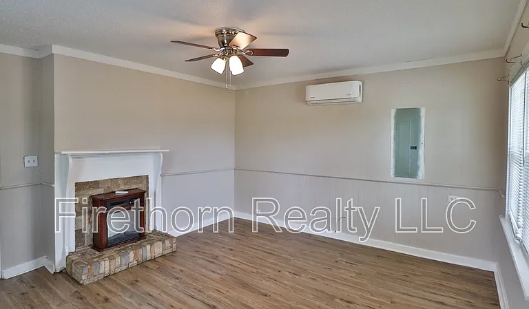 1400 Maple St — Photo 10