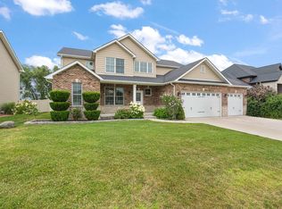9827 Garden Way St, John, IN 46373