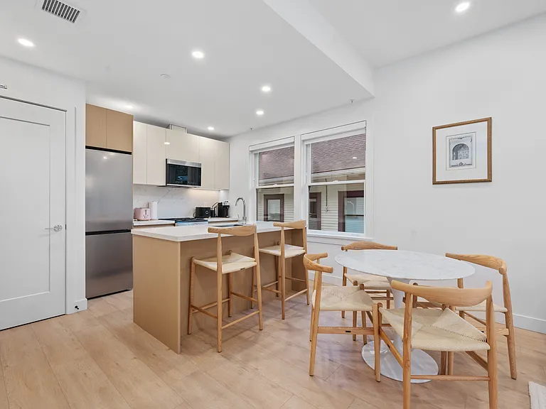957 Nicola St #203 — Photo 17