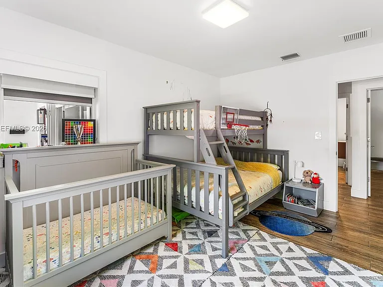 1531 Consolata Ave — Photo 34