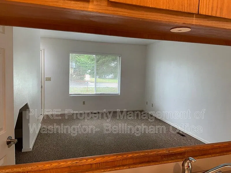 3 bed, 2.5 bath, 1236 sqft, $1,995 — Photo 3