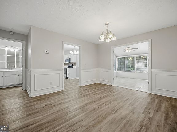 5th image of 1055 Wellers Ct