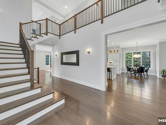 5th image of 45 Brook Way
