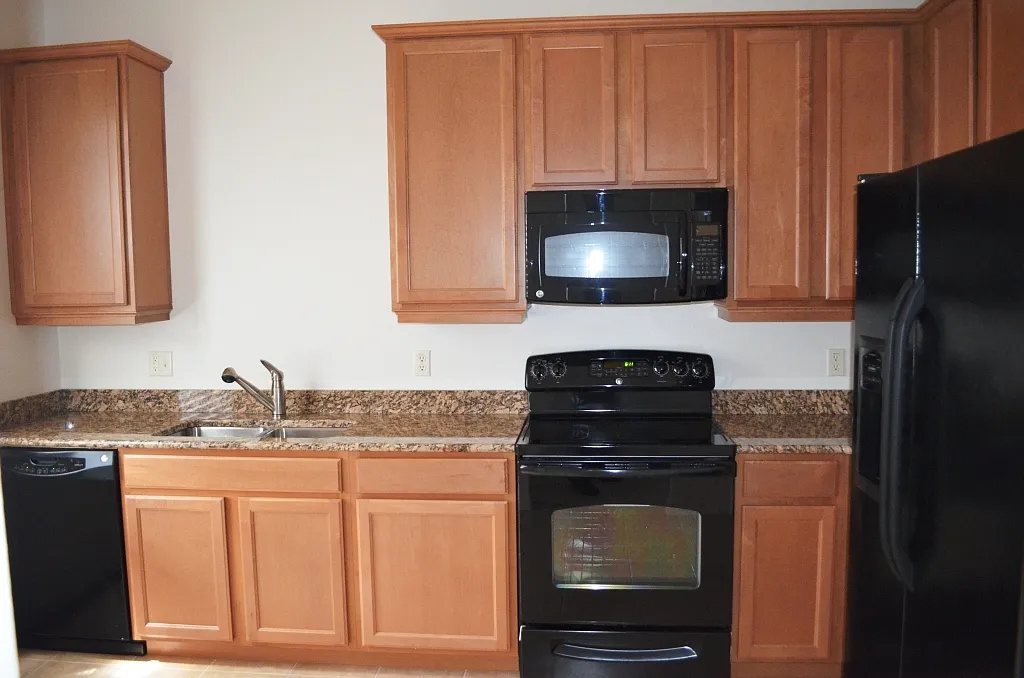 Spacious 3-Bedroom, 2.5-Bath Townhouse with 2-Car Garage Turtle Creek, St. Cloud — Photo 3