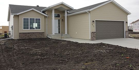 1st image of 623 23rd Ave W