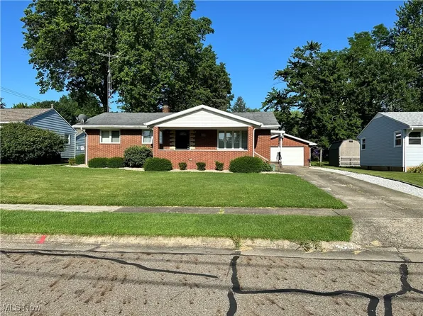 2355 Pleasant Pl, Alliance, OH 44601