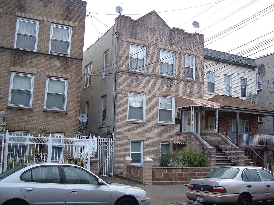 1st image of 925 E 229th St