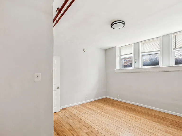 501 N 35th St — Photo 37