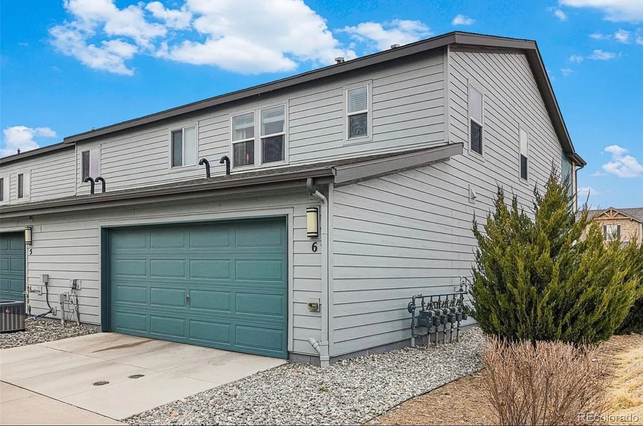 4 bed, 1947 sqft, $2,950 — Photo 2