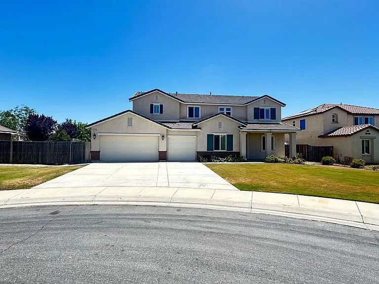 15645 Calabria Ct — Photo 2