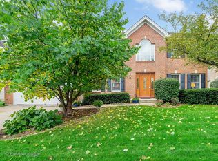 914 Willow Creek Rd, West Chicago, IL 60185