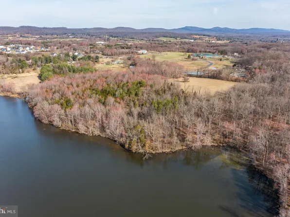 Riley Rd, Warrenton, VA 20187