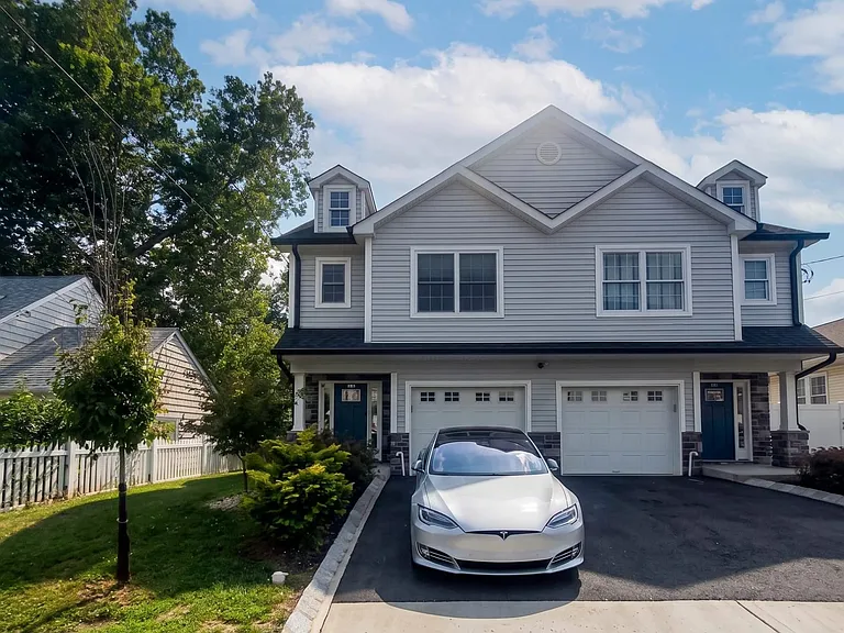1007 Wheatsheaf Rd — Photo 1