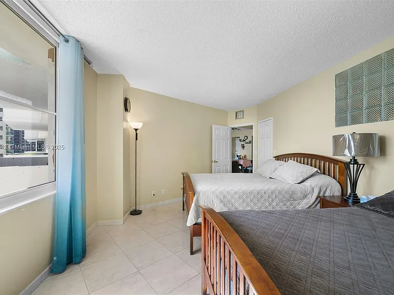 3725 S Ocean Dr #1110 — Photo 20