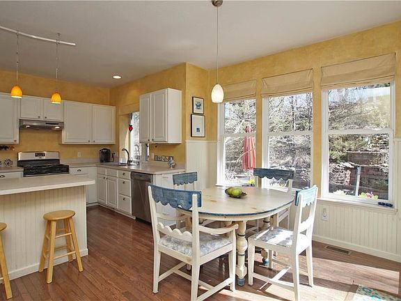 2nd image of 315 Pineo Ct