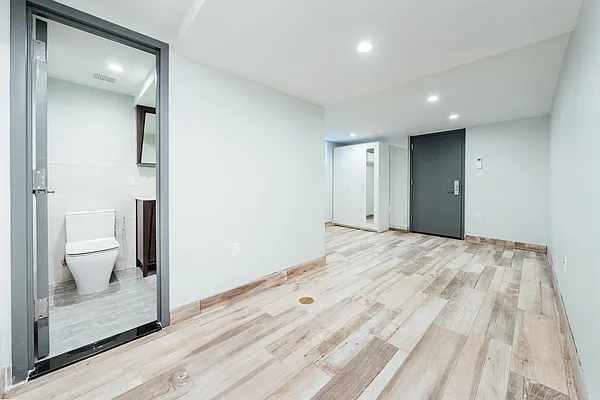 Rented by Nooklyn NYC LLC | media 67