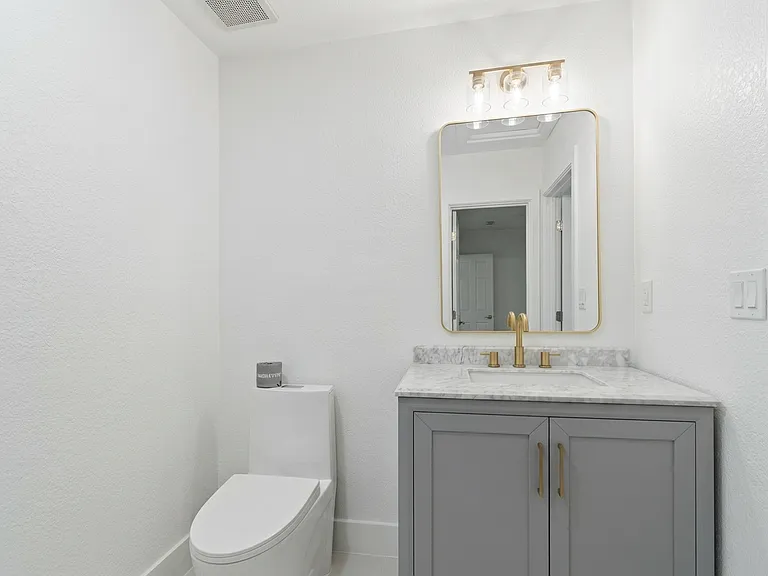 701 W Windsor Ave — Photo 13