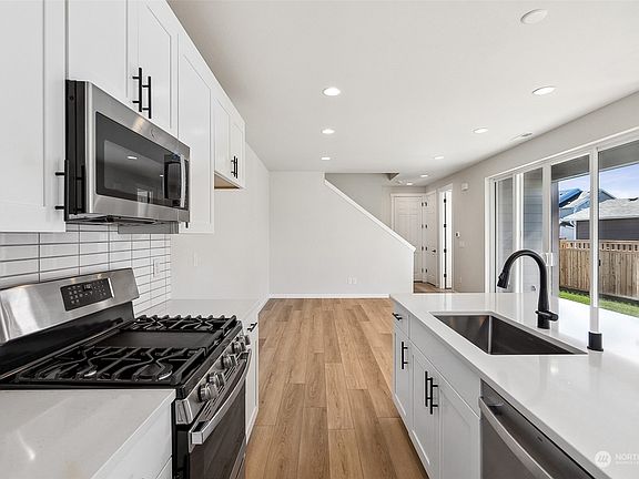 5th image of 15329 207th Avenue E #181