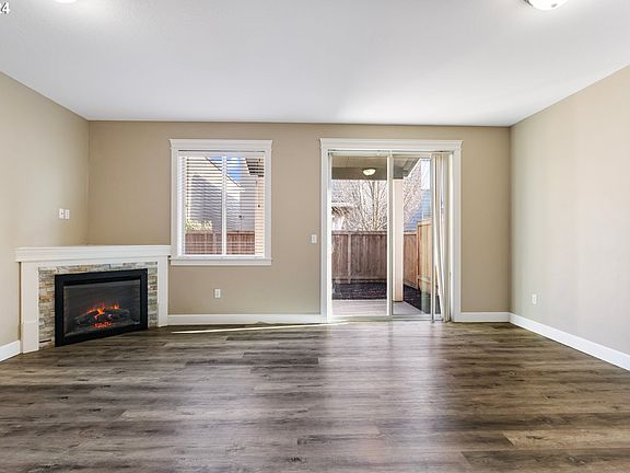 5th image of 2633 NE 130th Ct