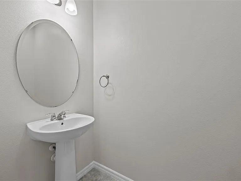 8061 Glenlloyd Ave — Photo 5