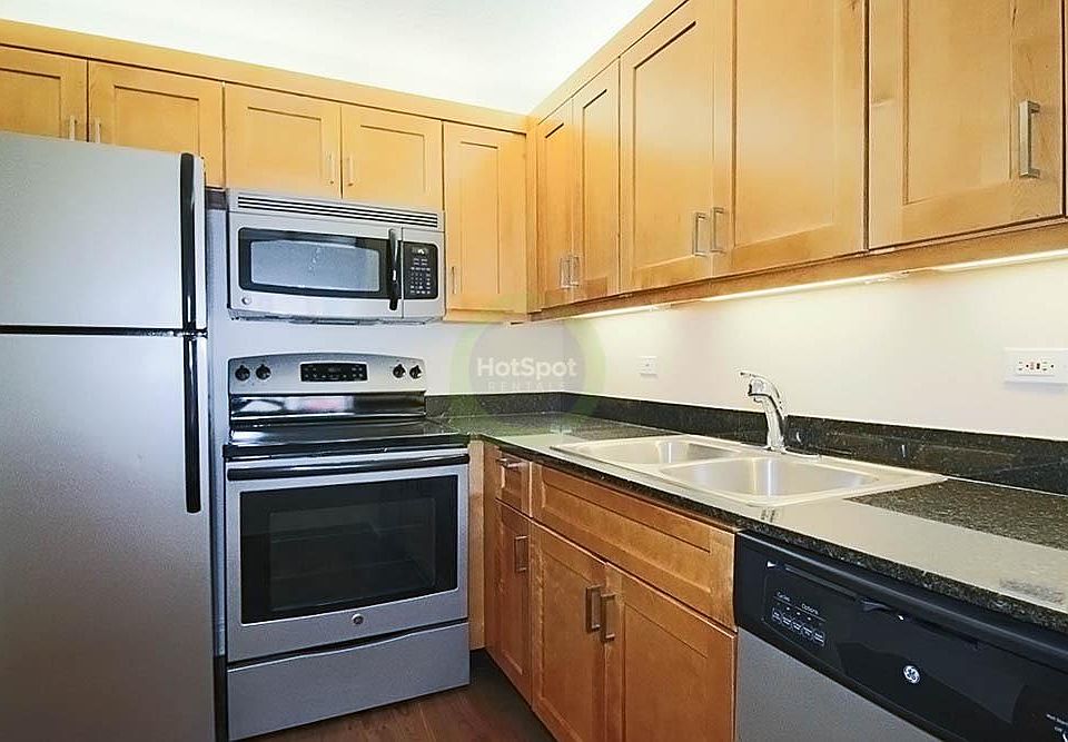 2nd image of 266 E Wacker Dr