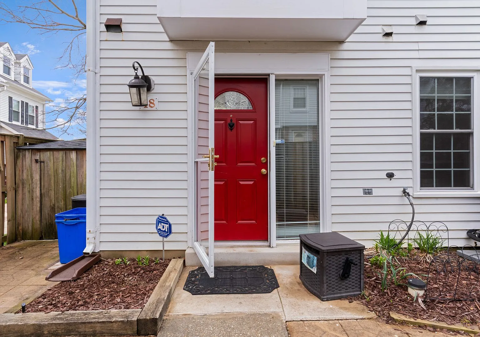 Stunning Silver Spring End Unit TH — Photo 3