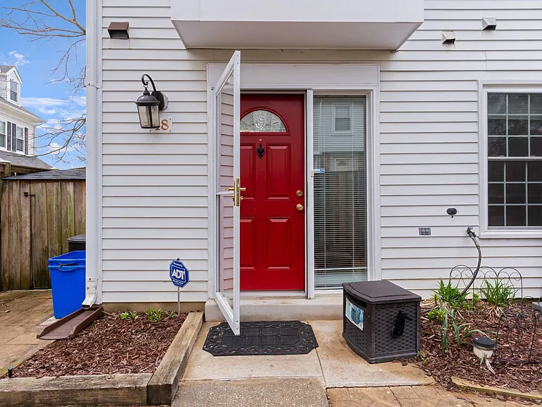 48 Avonshire Ct — Photo 3