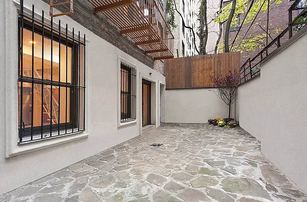 Rented by Grand Group Realty | media 15