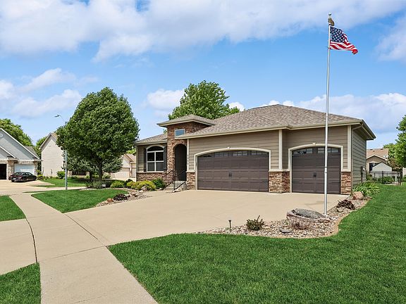 2nd image of 1515 SE Greenbriar Cir