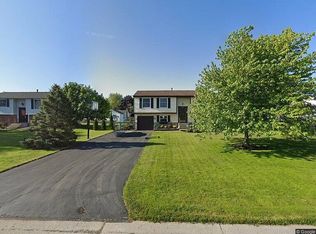 6612 Royal Pkwy N, Lockport, NY 14094