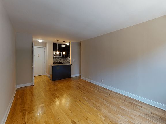 3rd image of 310 Greenwich St #3102D