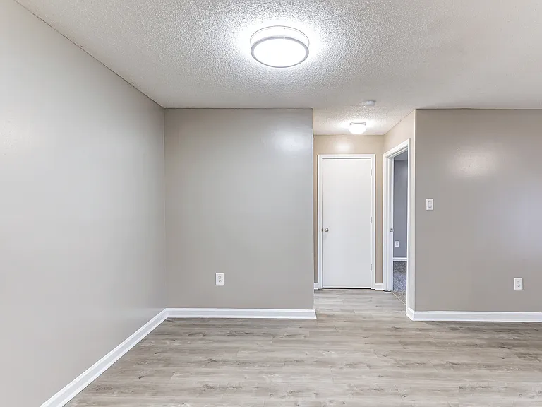 The Waverly Apartments — Photo 31