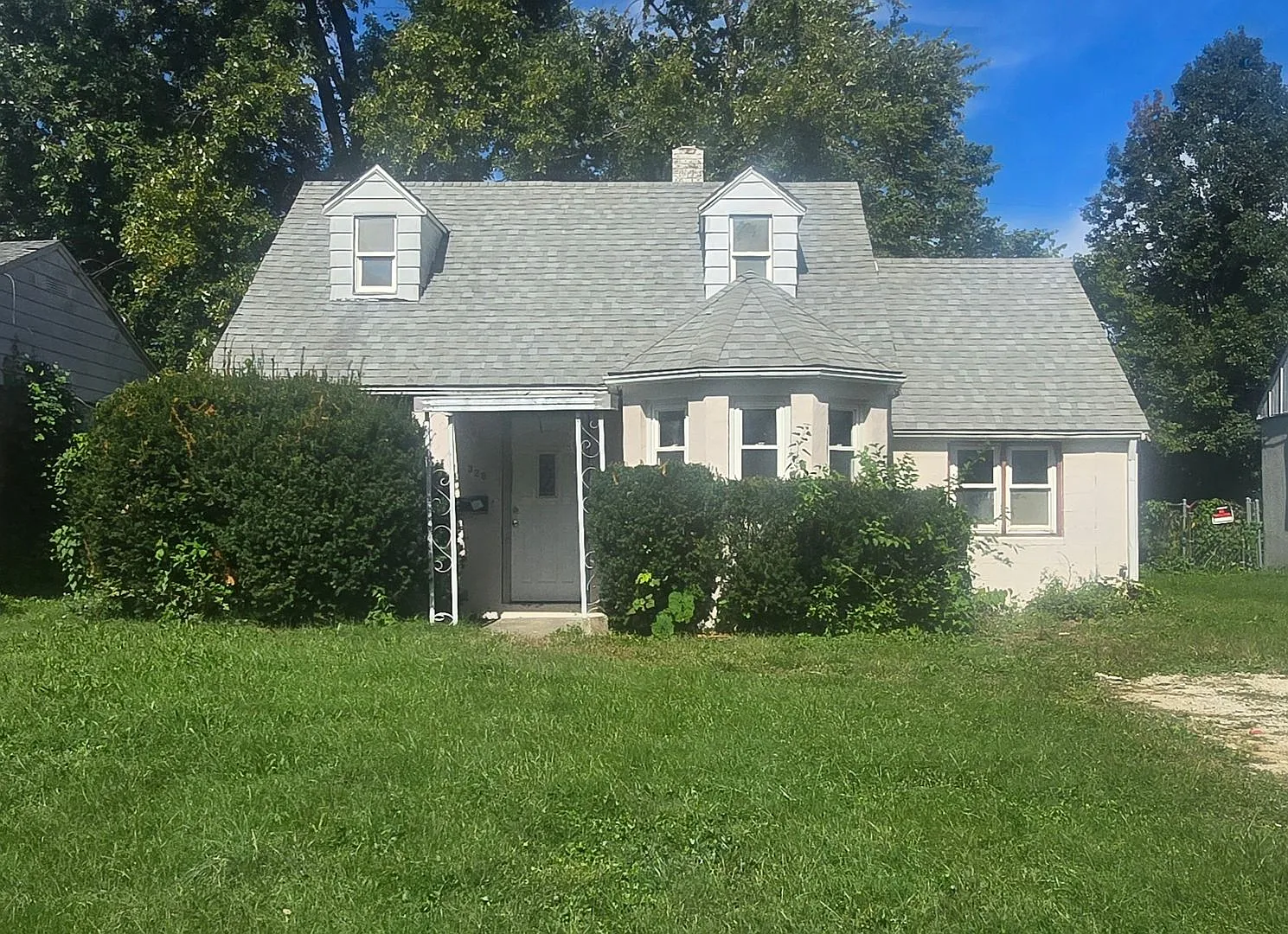 3 Bedroom/ 1.5 bath tucked away in "The Elms" — Photo 1