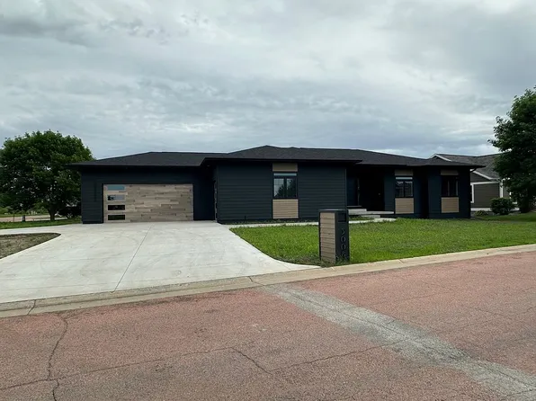 3008 Bonnie Ln, Milford, IA 51351